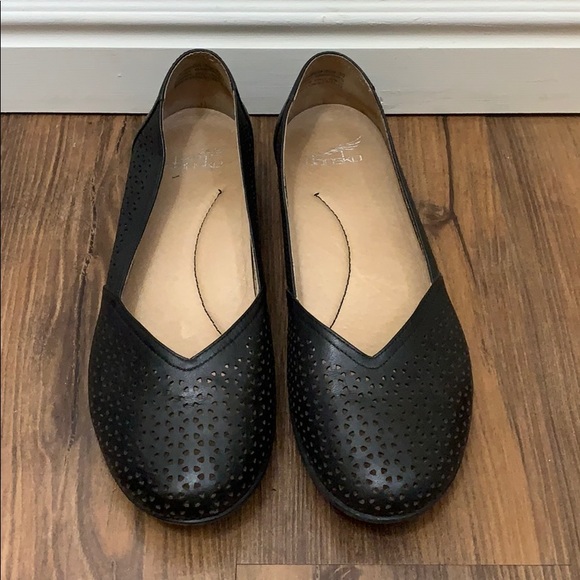 dansko flat shoes